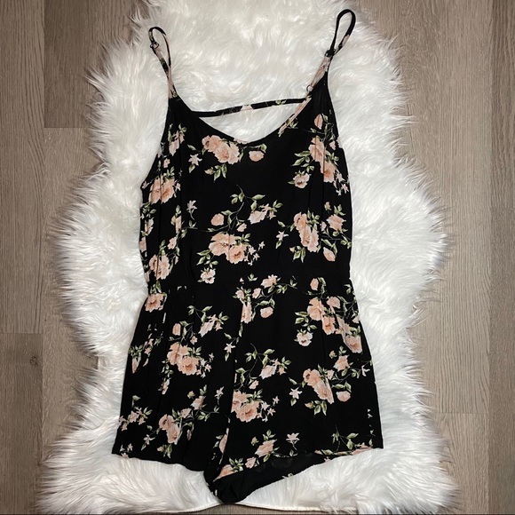 Forever21 floral romper - Picture 2 of 4